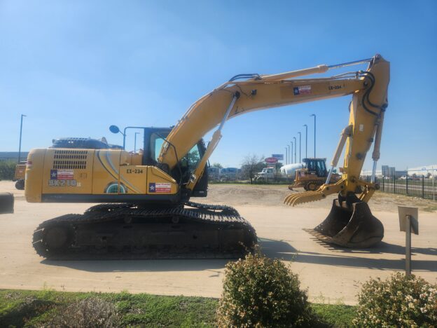 Kobelco SK210 Excavator with thumb